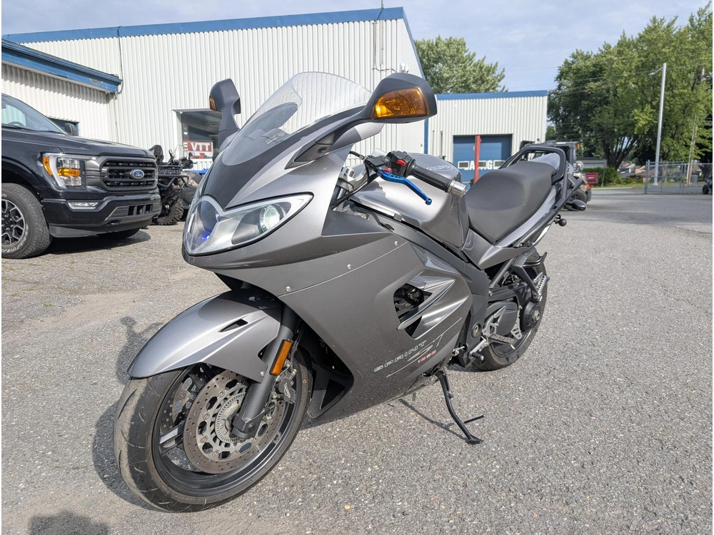 Triumph Sprint St 1050 ⚡ Moto 3 Cylindres Performance Routière 2009 alt