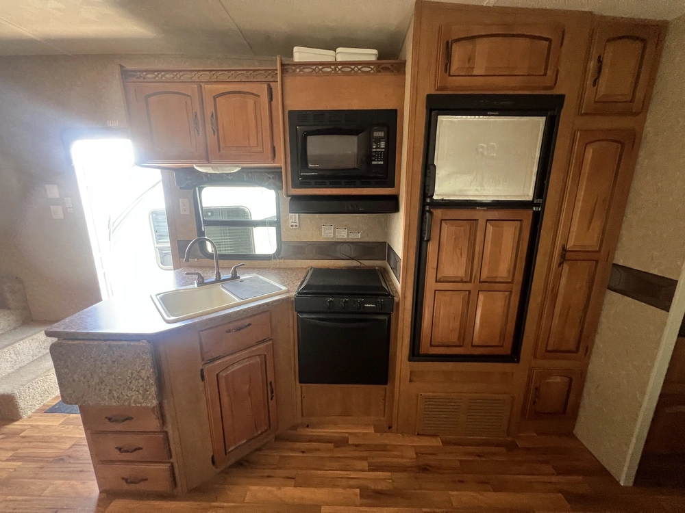 2011 Forest River Puma 259rbss alt