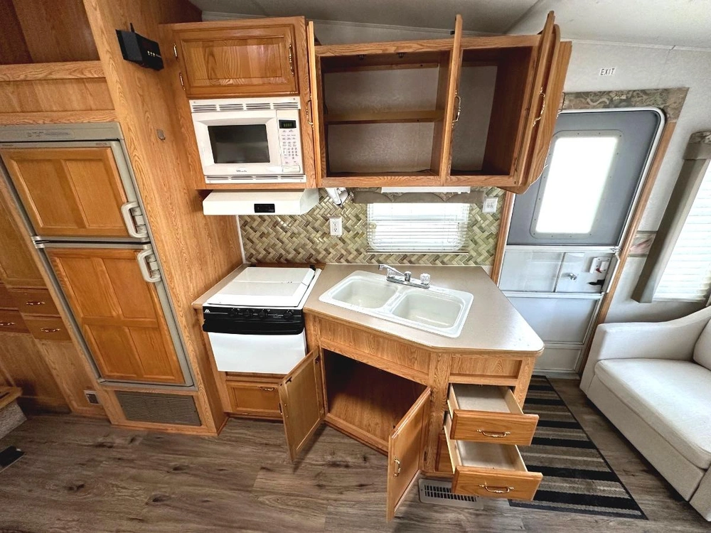 2004 Crossroads Cruiser 27rl alt