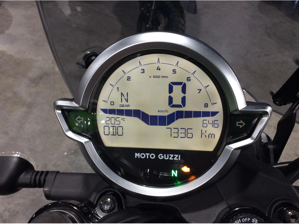 Moto Guzzi V7 Stone Abs 2022 alt