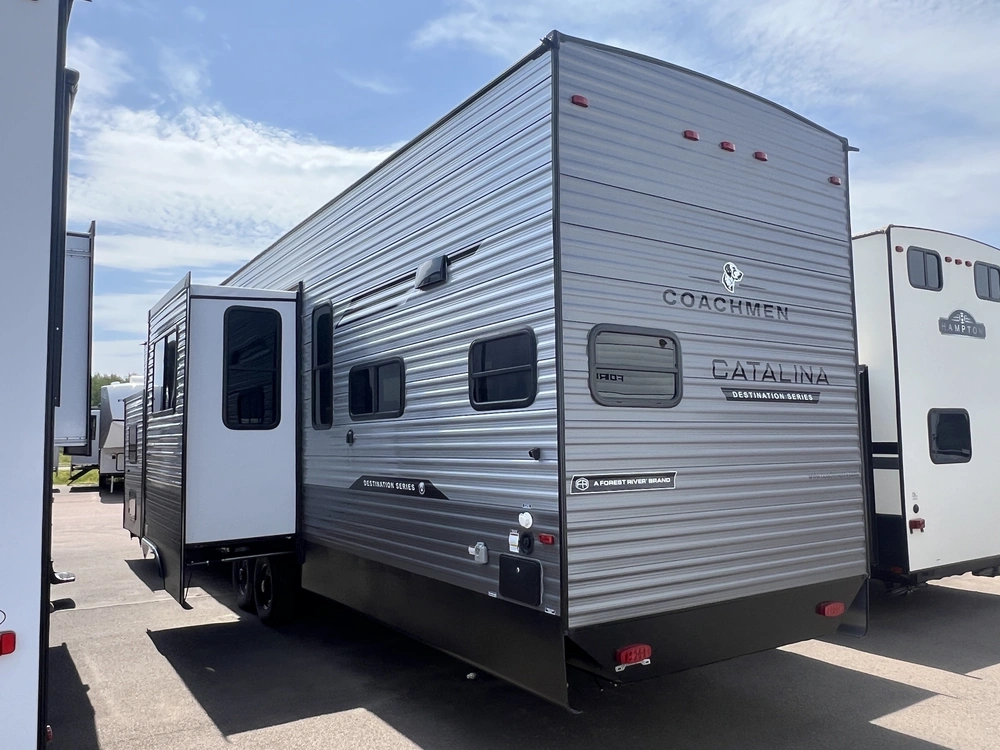 2026 Coachmen Catalina 44condo alt