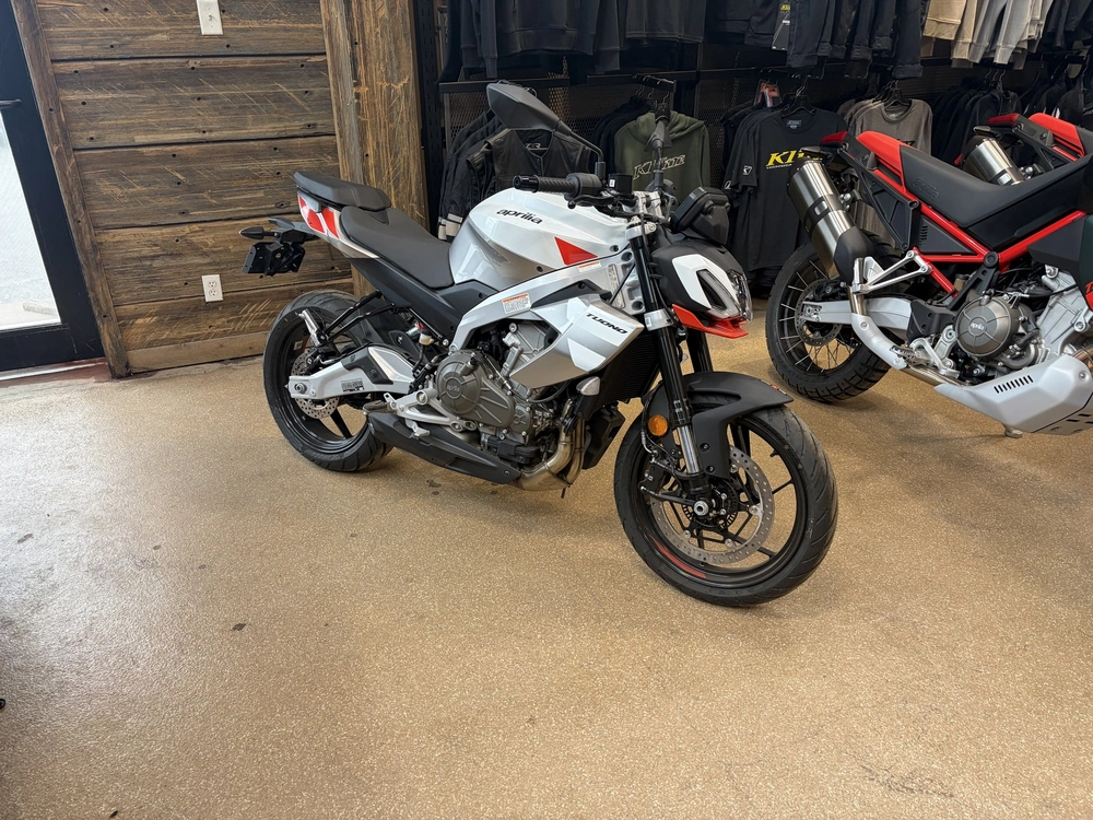2026 Aprilia Tuono 457 Base alt