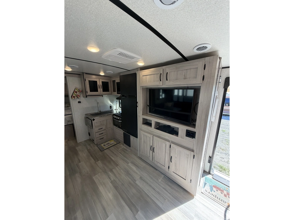 2022 Coachmen Northern Spirit 2557rb alt