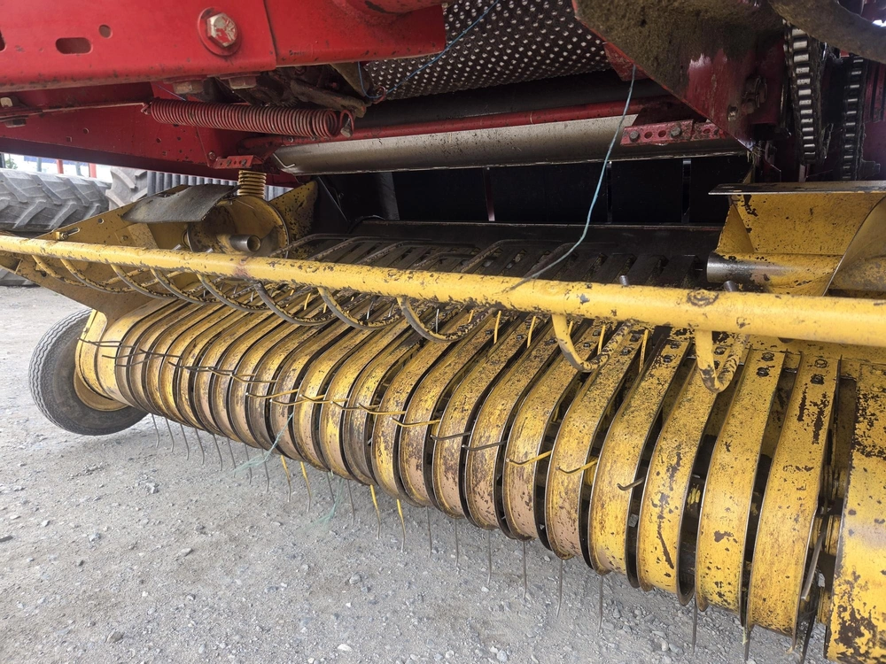 New Holland 640 None alt