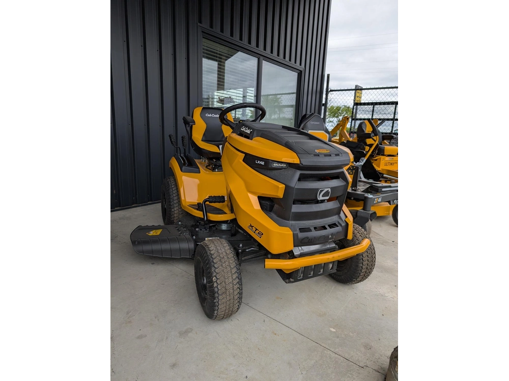 2026 Cub Cadet Lx42 747cc Twin alt