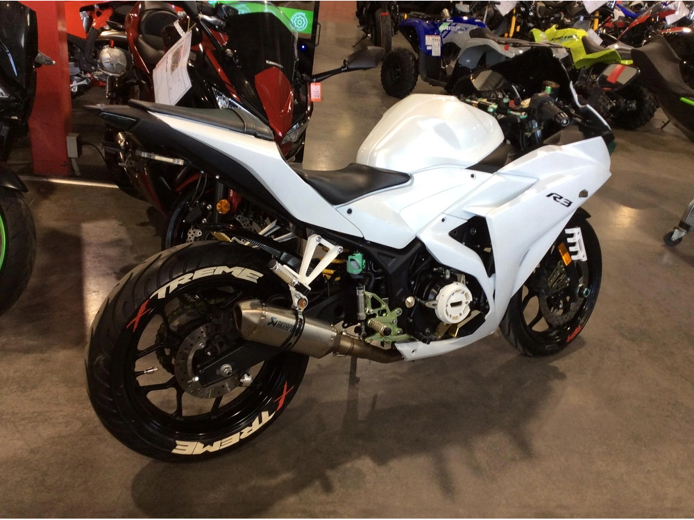Yamaha R3 2017 alt