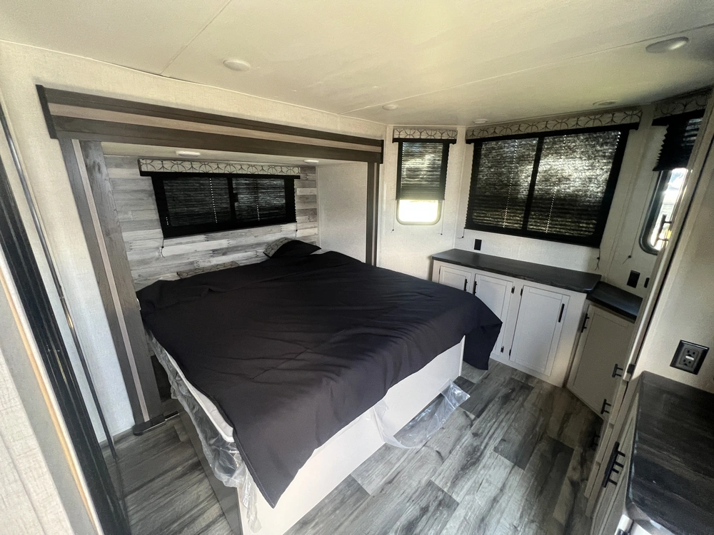 2022 Keystone Rv Hampton 375 Dbl alt