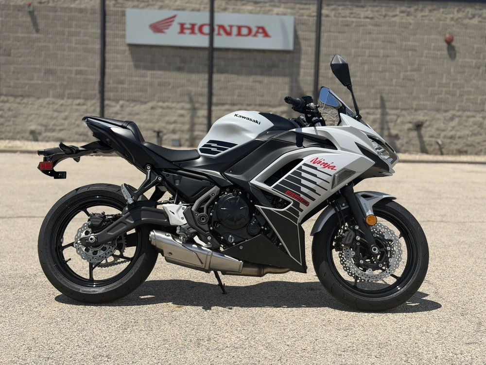 2026 Kawasaki Ninja 650 alt