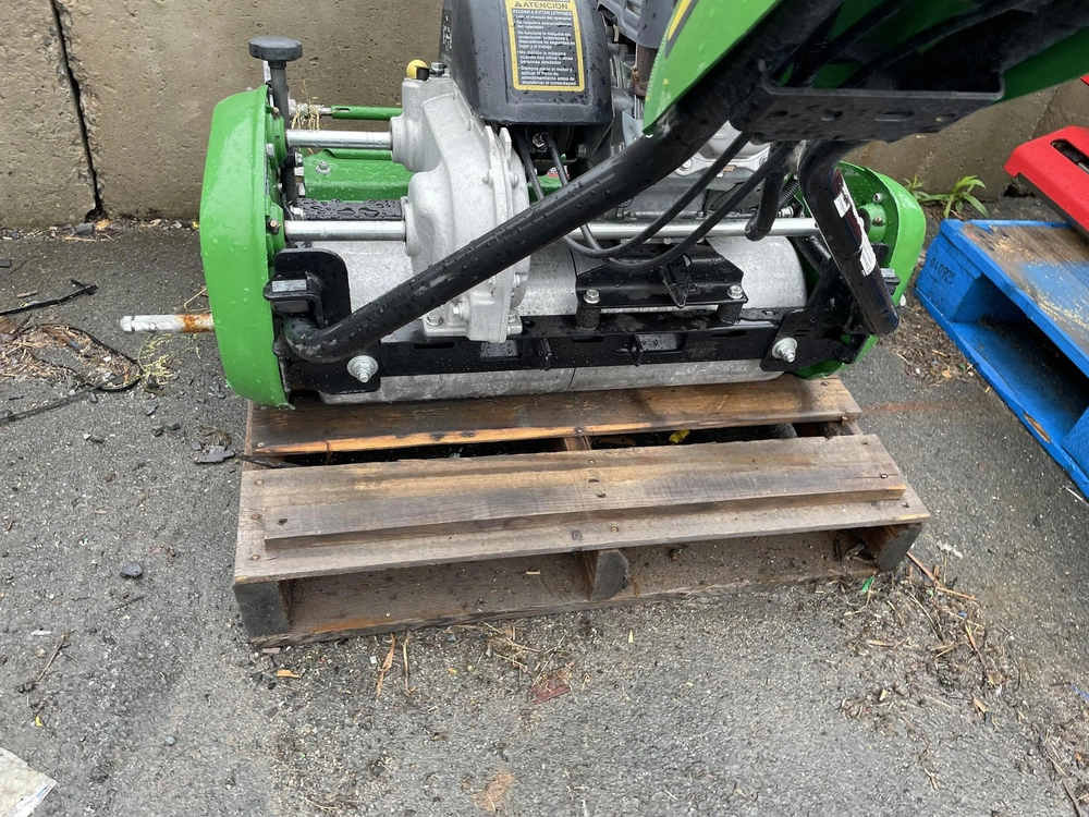 2022 John Deere 220sl alt