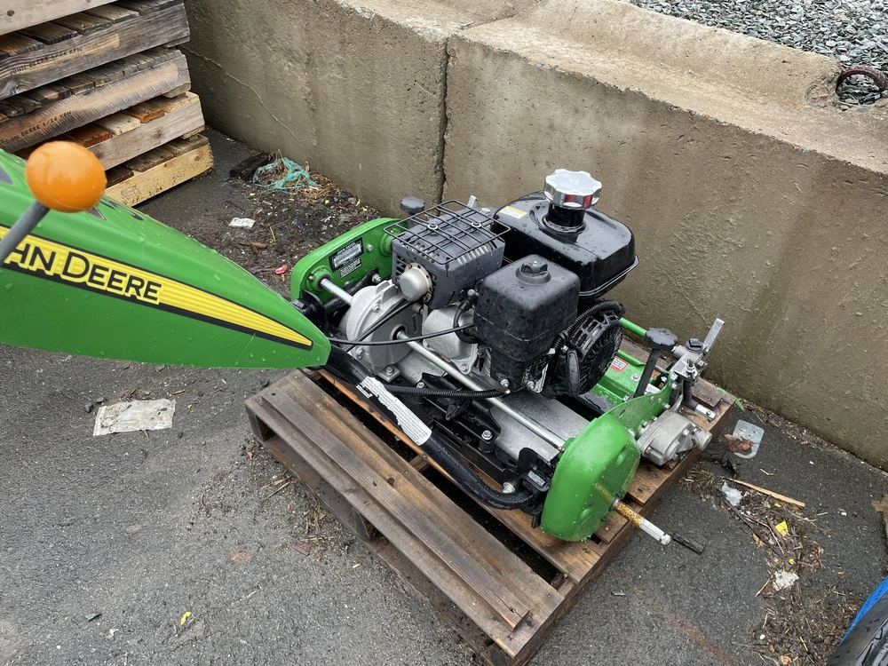 2022 John Deere 220sl alt