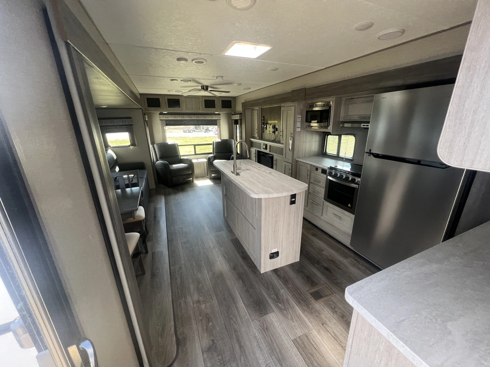 2023 Forest River Coachmen Catalina Destination 39 Rlts alt