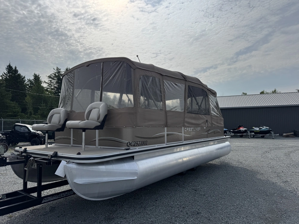 Crestliner Crestliner 23pi 2010 alt