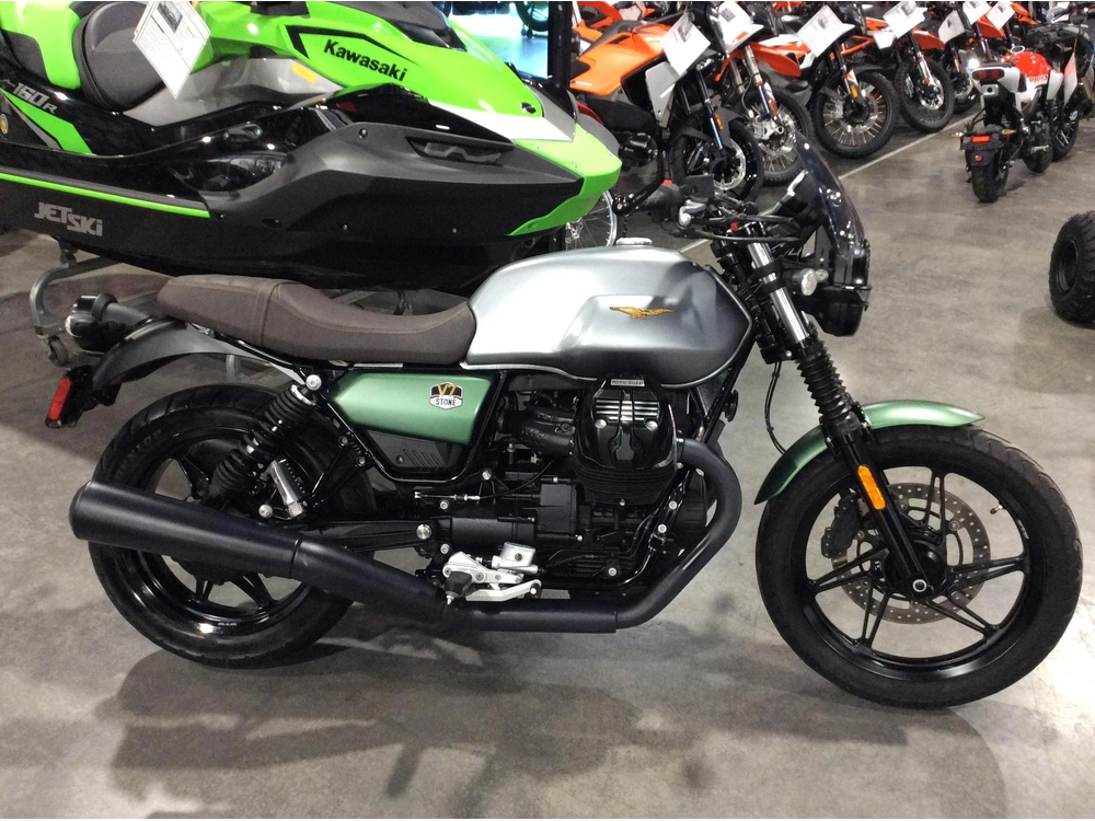 Moto Guzzi V7 Stone Abs 2022 alt