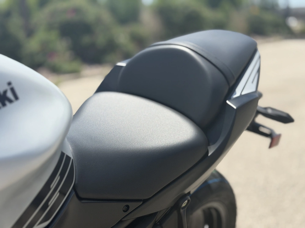 2026 Kawasaki Ninja 650 alt