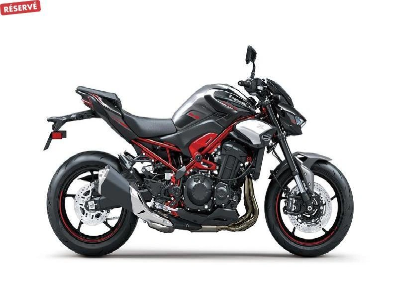 2025 Kawasaki Z900 alt