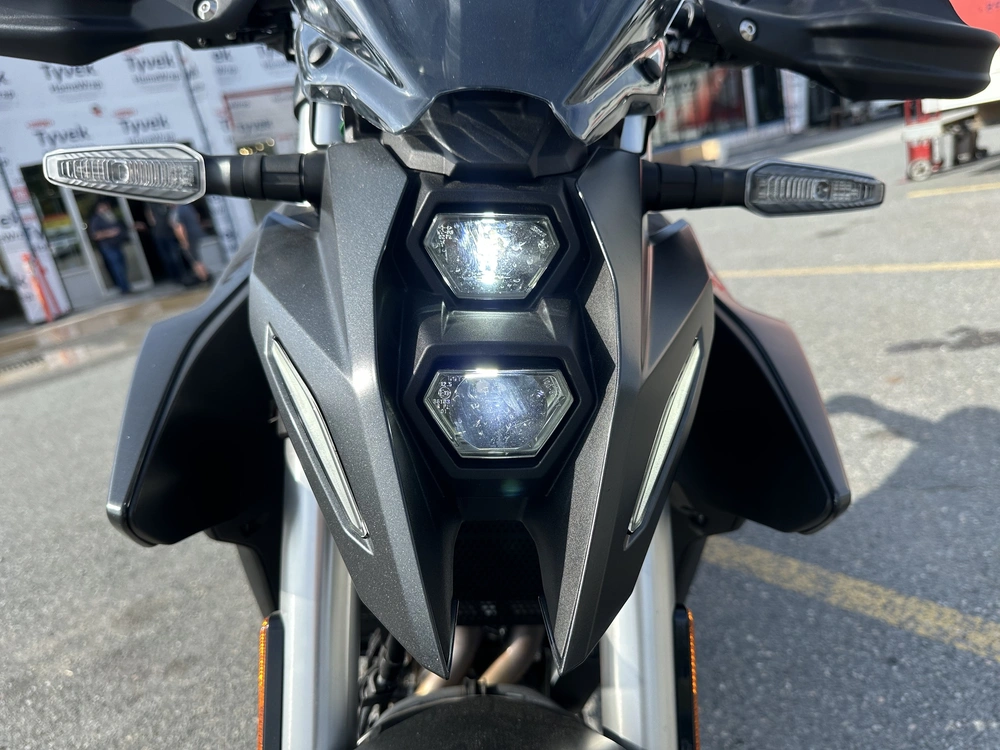2023 Suzuki Gsx-8s alt