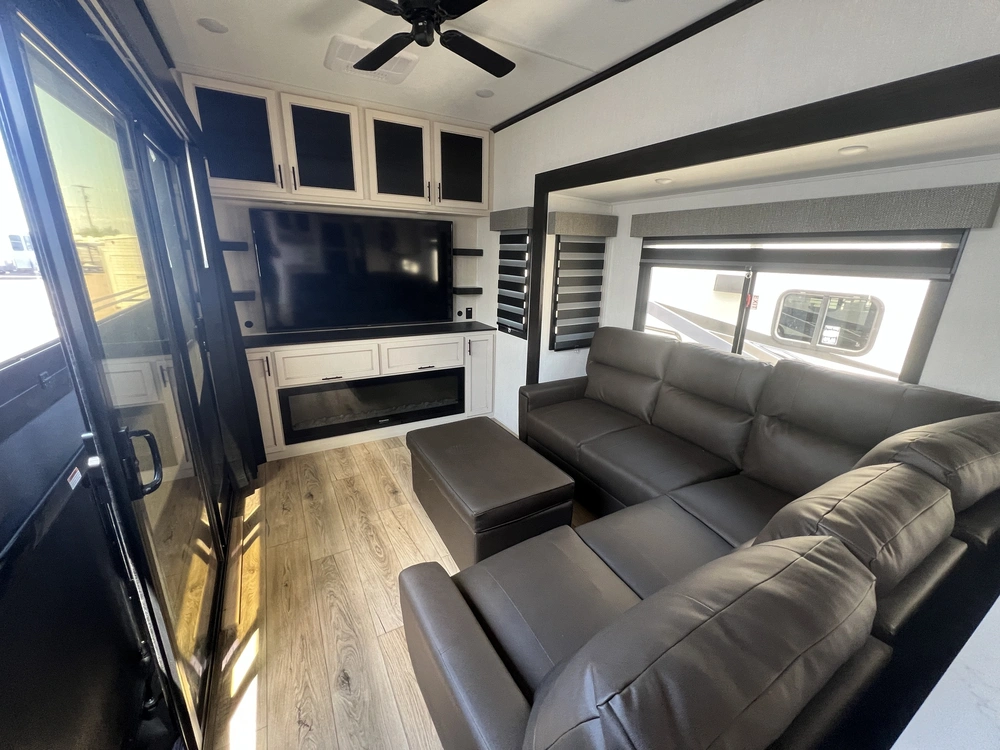 2025 Forest River Sabre 33rlp alt
