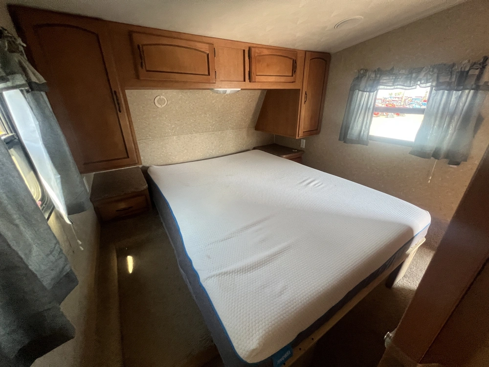 2011 Forest River Puma 259rbss alt