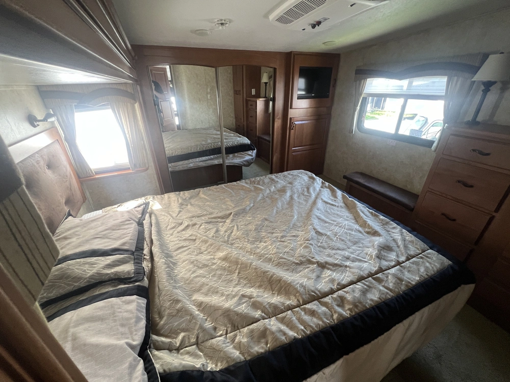 2010 Jayco Designer 35 Rlts alt