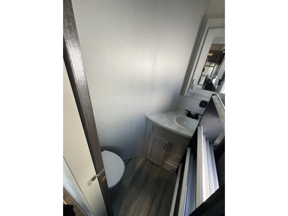 2022 Keystone Rv Sprinter 35 Bh alt