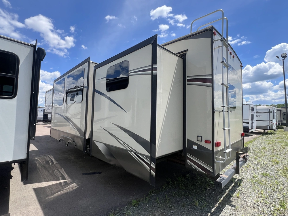 2017 Forest River Crusader 370bhq alt