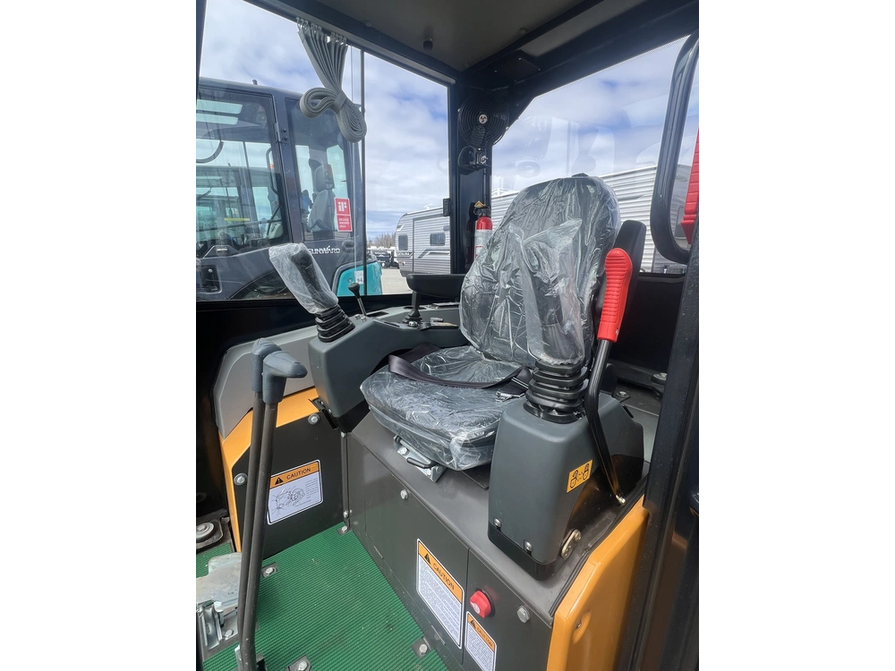 2026 Wolf We18 Cab alt