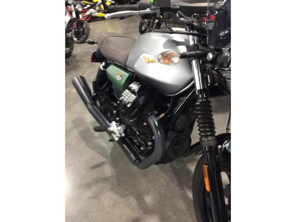 Moto Guzzi V7 Stone Abs 2022 alt