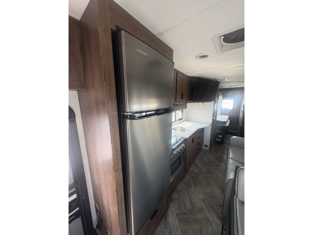 2021 Forest River Sunseeker alt