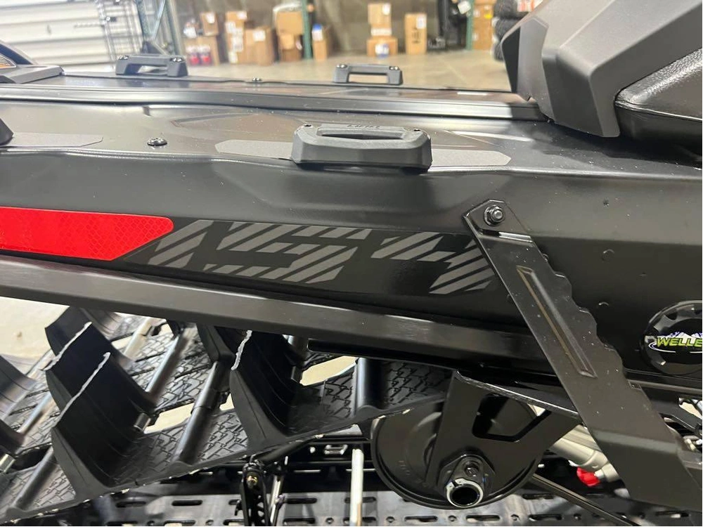 2026 Ski-doo Summit X W/ Expert Package 154 850 alt