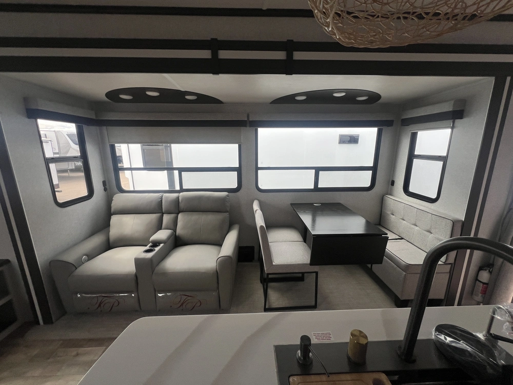 2026 Crossroads Rv Hampton 372fdb alt