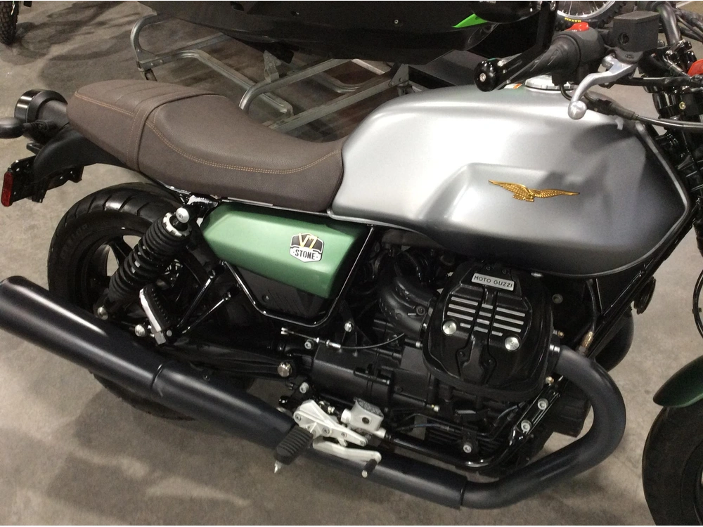 Moto Guzzi V7 Stone Abs 2022 alt