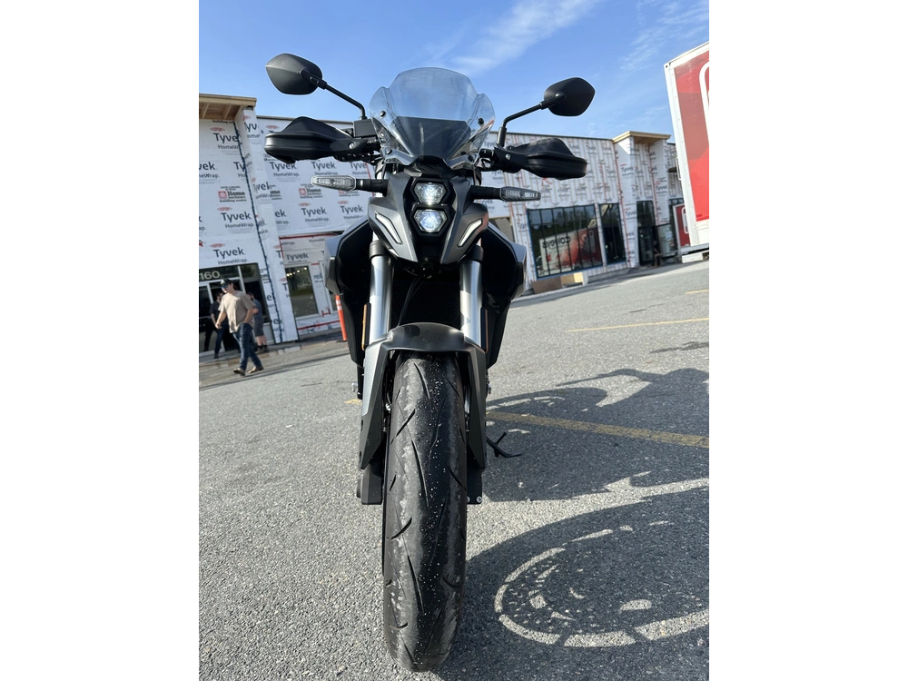 2023 Suzuki Gsx-8s alt