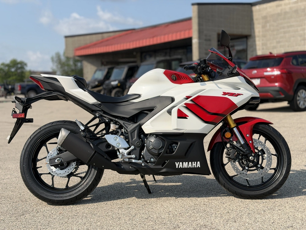 2026 Yamaha Yzf-r3 70th Anniversary Edition alt