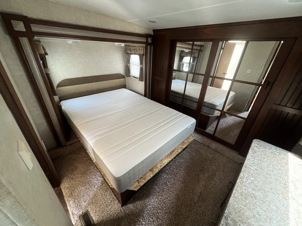 2014 Keystone Rv Laredo 335tg alt
