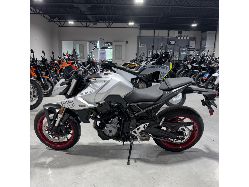 2025 Suzuki Gsx-8sm5 alt