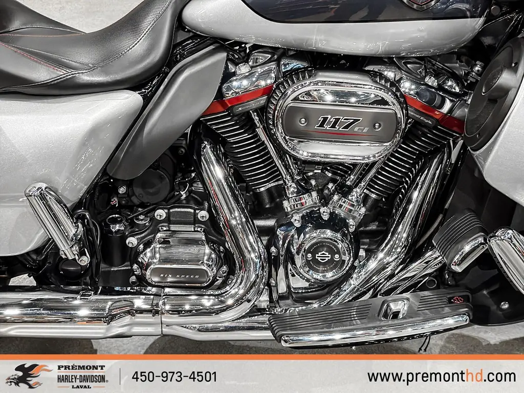 2019 Harley-Davidson CVO Street Glide FLHXSEFLHXSE
