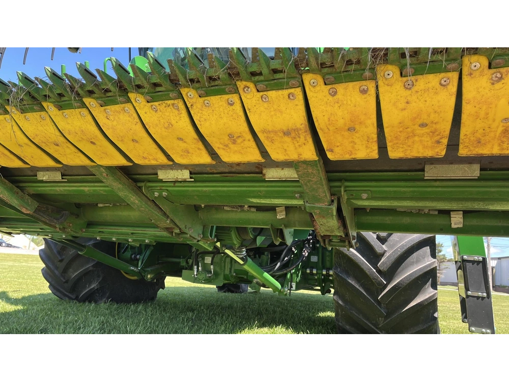 2023 John Deere 635f alt