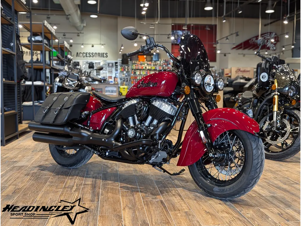 2026 Indian Motorcycle Chief Vintage // Indian Motorcycle Red - w/ Windshield, Driving Lights & Saddlebags