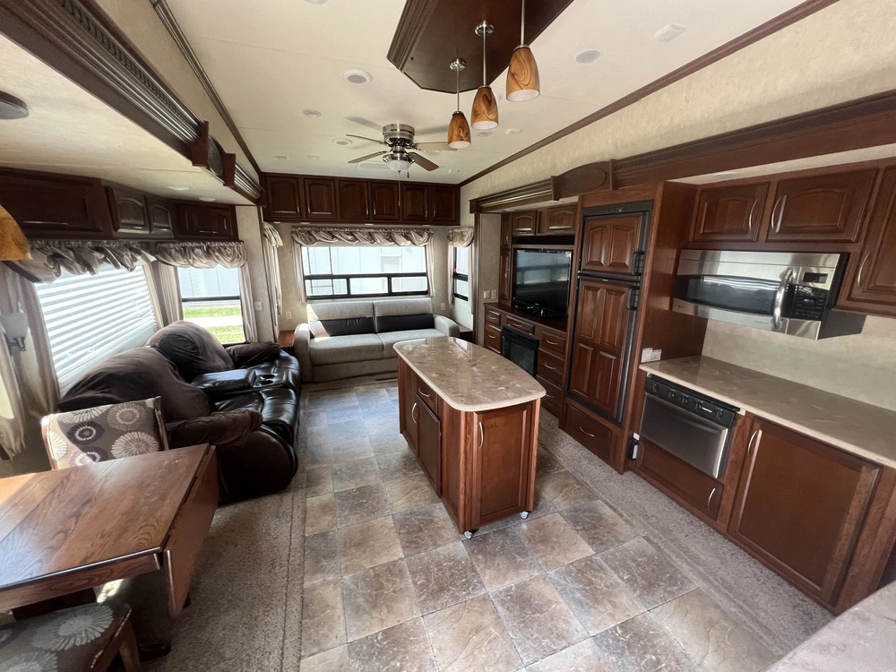2012 Forest River Palomino Columbus 320rs alt