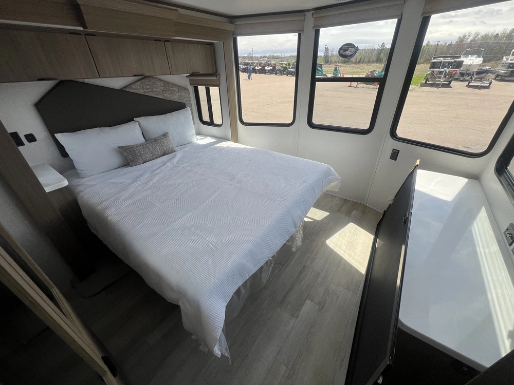2025 Forest River Wildwood 42 Veranda alt