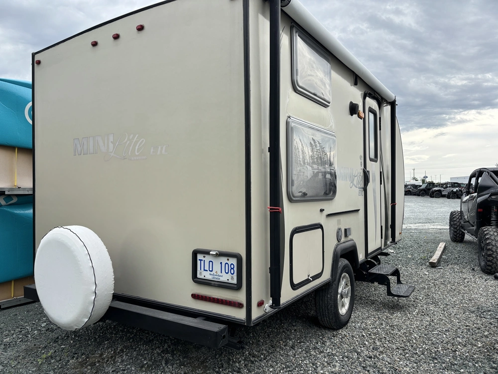 2012 Forest River Rockwood 185 alt