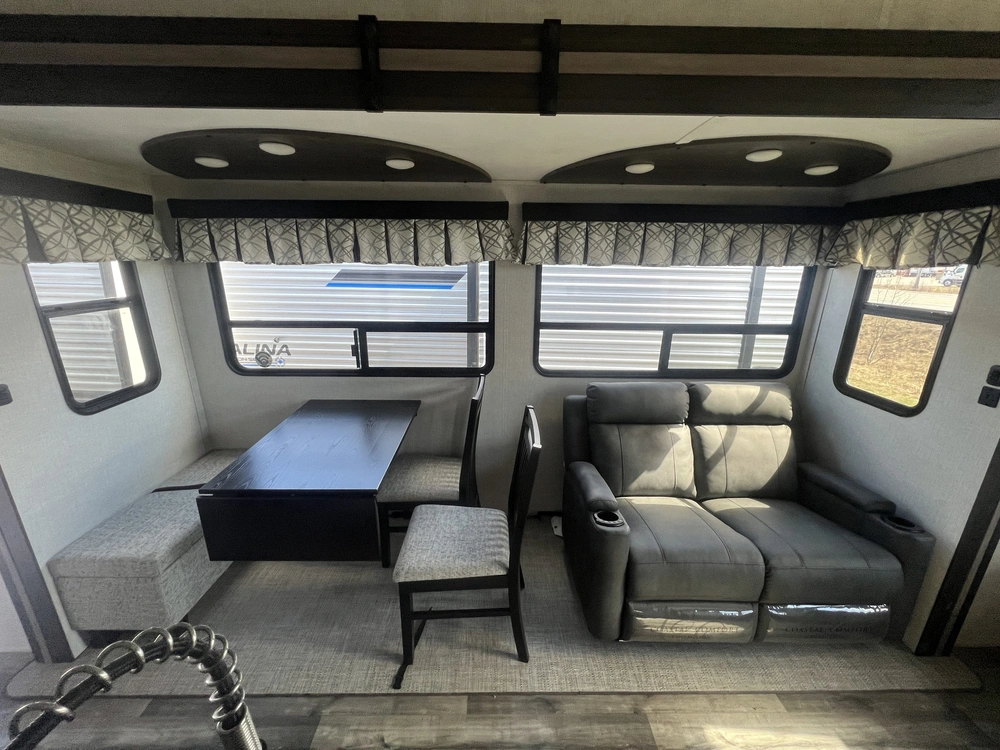 2022 Keystone Rv Hampton 375 Dbl alt