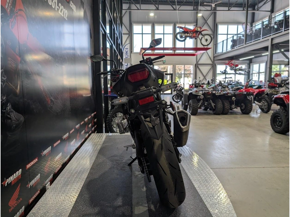 Honda Cb750 Hornet 2025 alt