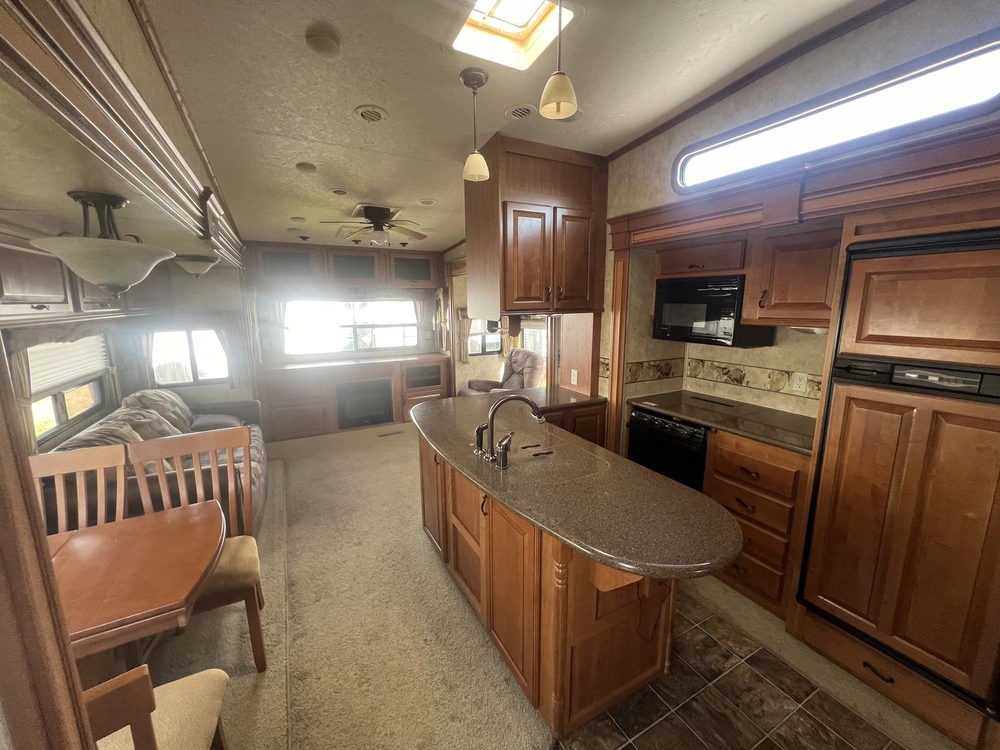 2010 Jayco Designer 35 Rlts alt