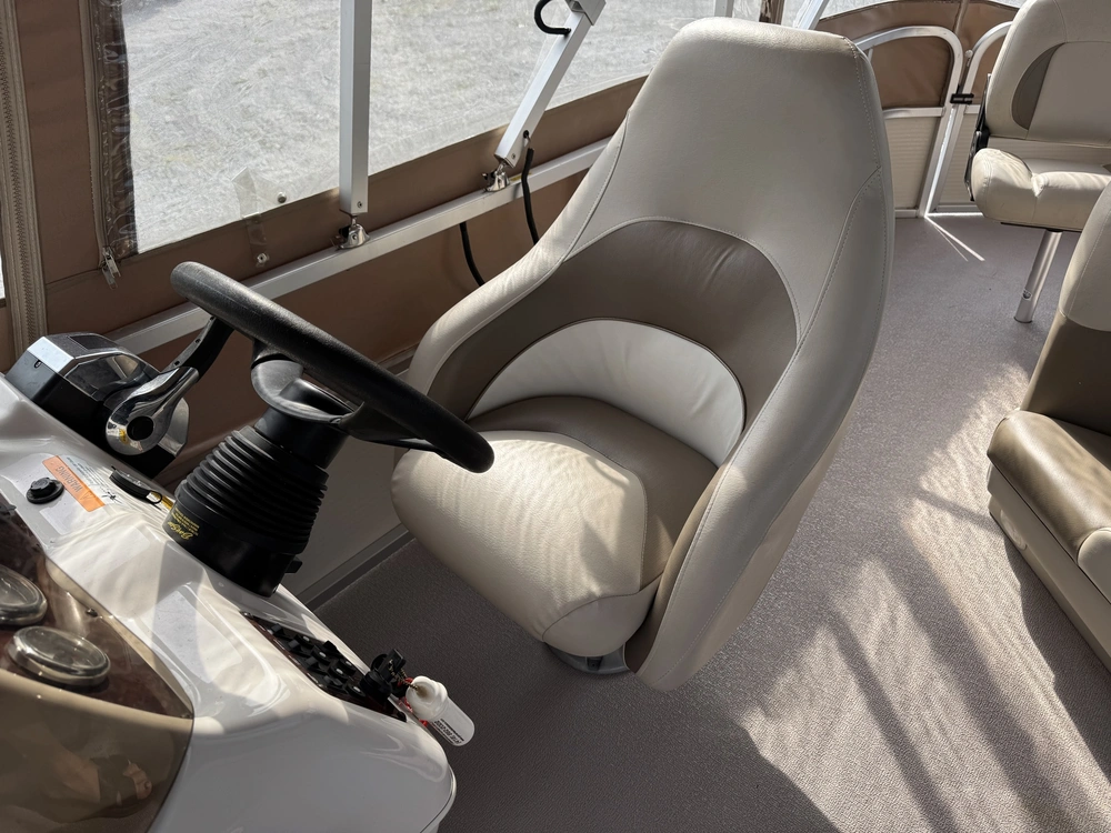 Crestliner Crestliner 23pi 2010 alt