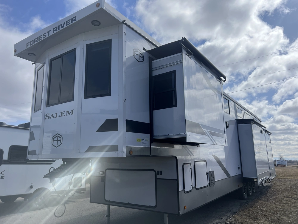 2025 Forest River Salem Roost 43 alt