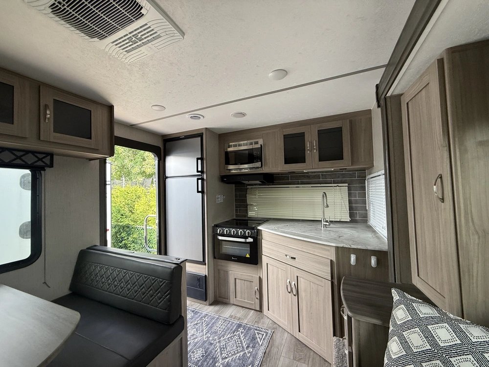 2021 Coachmen Freedom Express 246rkse alt