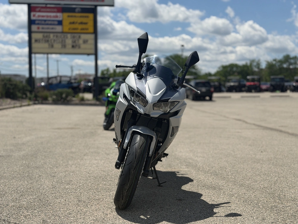 2026 Kawasaki Ninja 650 alt