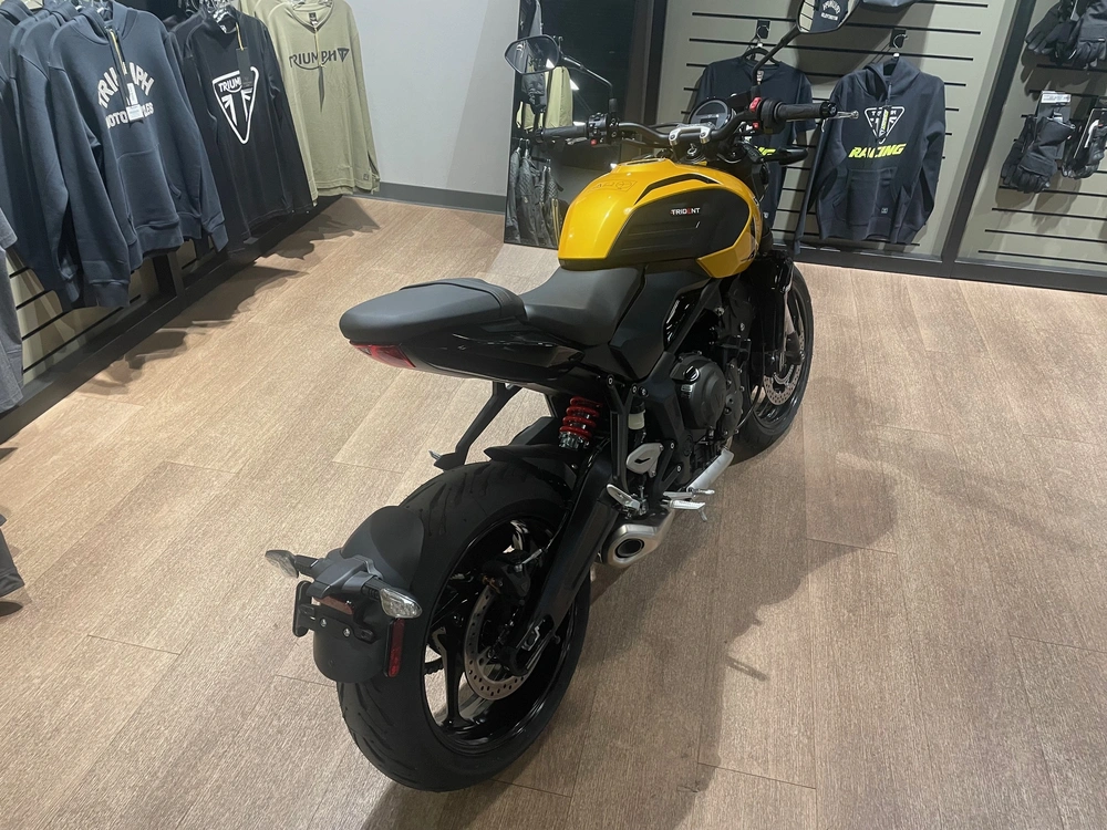2026 Triumph Trident 660 - Cosmic Yellow alt