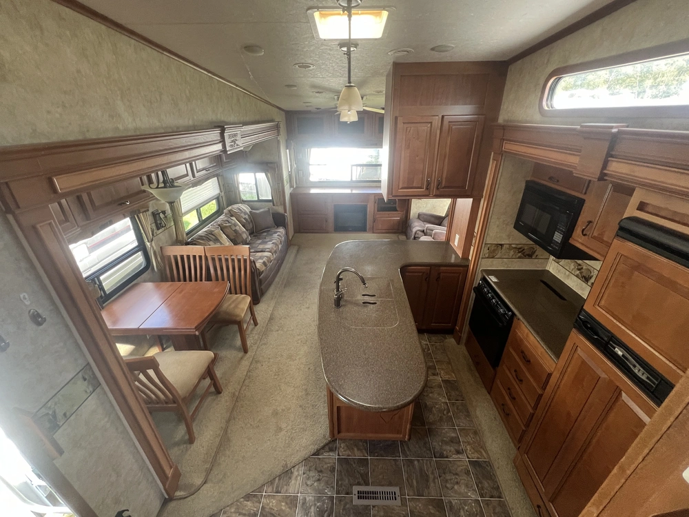 2010 Jayco Designer 35 Rlts alt